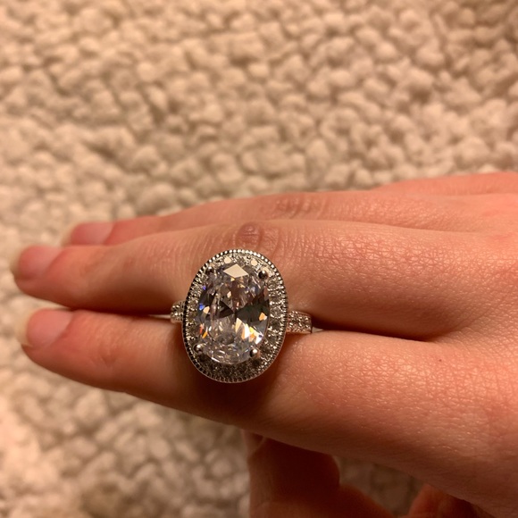 Oval Diamond Ring 💍💎 - Picture 2 of 8